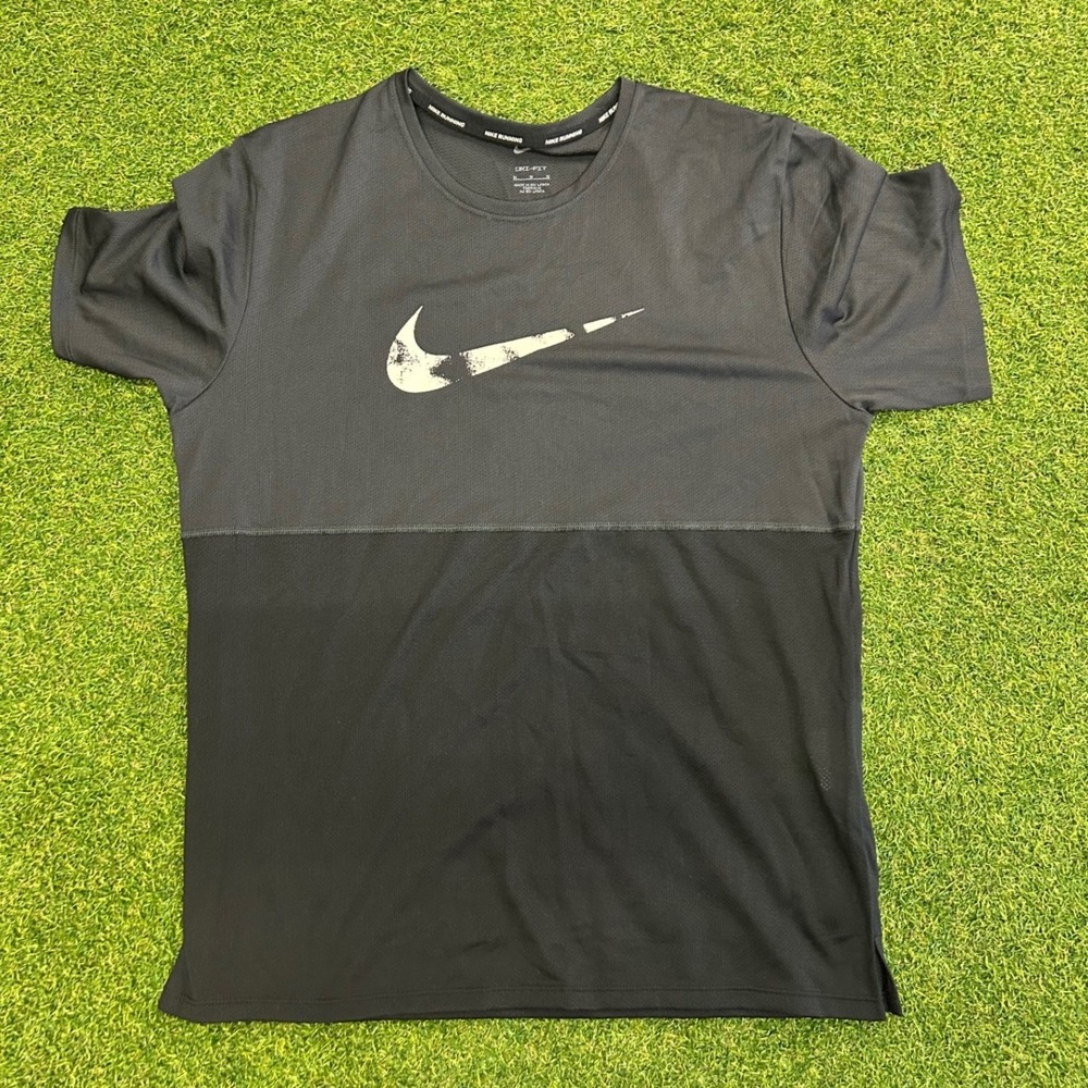Nike Running Dri-FIT Shirt Mens Medium Black Grey Swoosh Graphic Tee